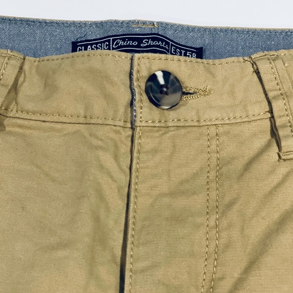 Classic Chino Shorts Size 8-9Y - Picture 5 of 11